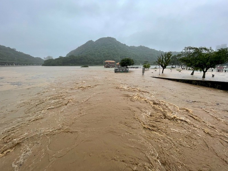 Starkregen verursachte am Freitag im Großraum Taipei mancherorts Überschwemmungen (Foto: CNA)