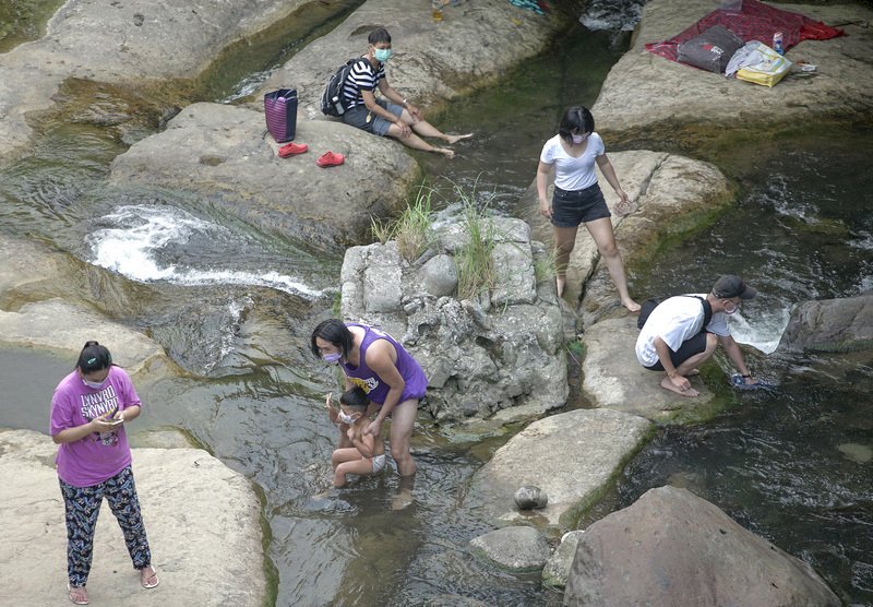 Rückläufiges Infektionsgeschehen und schönes Wetter: viele nutzen das Wochenende wieder für Ausflüge, Wanderungen oder einen Stadtbummel. (Foto: CNA)