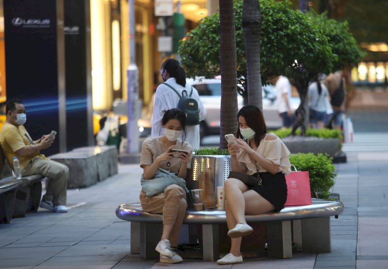 Rückläufiges Infektionsgeschehen und schönes Wetter: viele nutzen das Wochenende wieder für Ausflüge, Wanderungen oder einen Stadtbummel. (Foto: CNA)