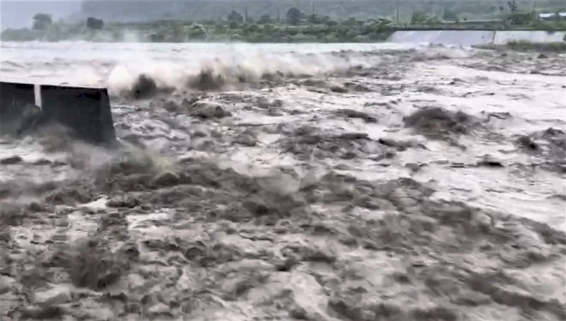 In manchen bergigen Gebieten im Landkreis Pingtung in Südtaiwan fielen innerhalb von drei Tagen mehr als 1000 Millimeter Regen (Foto: Militär, CNA)