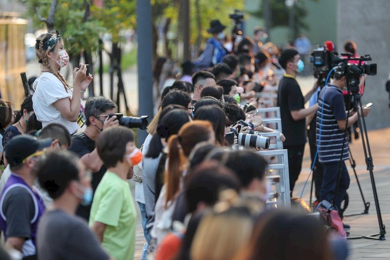 Warten auf die Stars: Am Samstag fand im Taipei Music Center die Verleihung der Golden Melody Awards statt. (Foto: CNA)