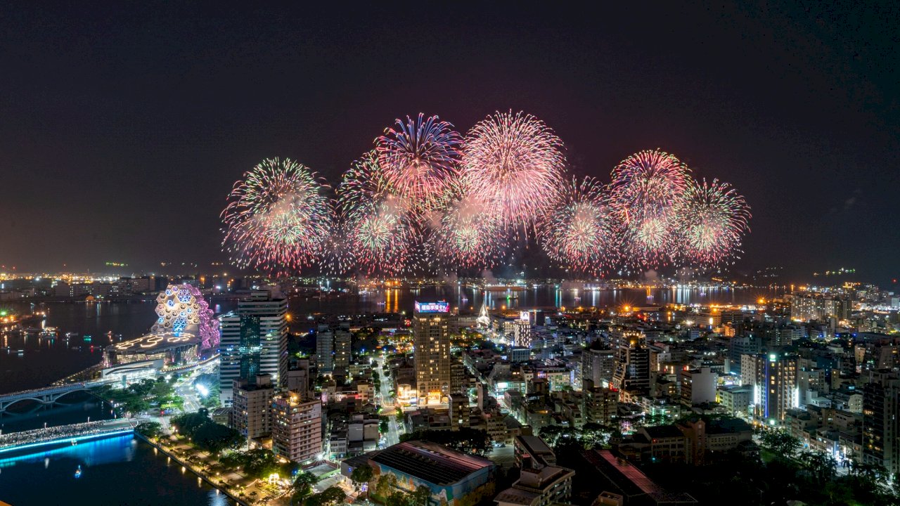 Feuerwerk am Nationalfeiertag in Kaohsiung (Foto: Stadtregierung Kaohsiung)