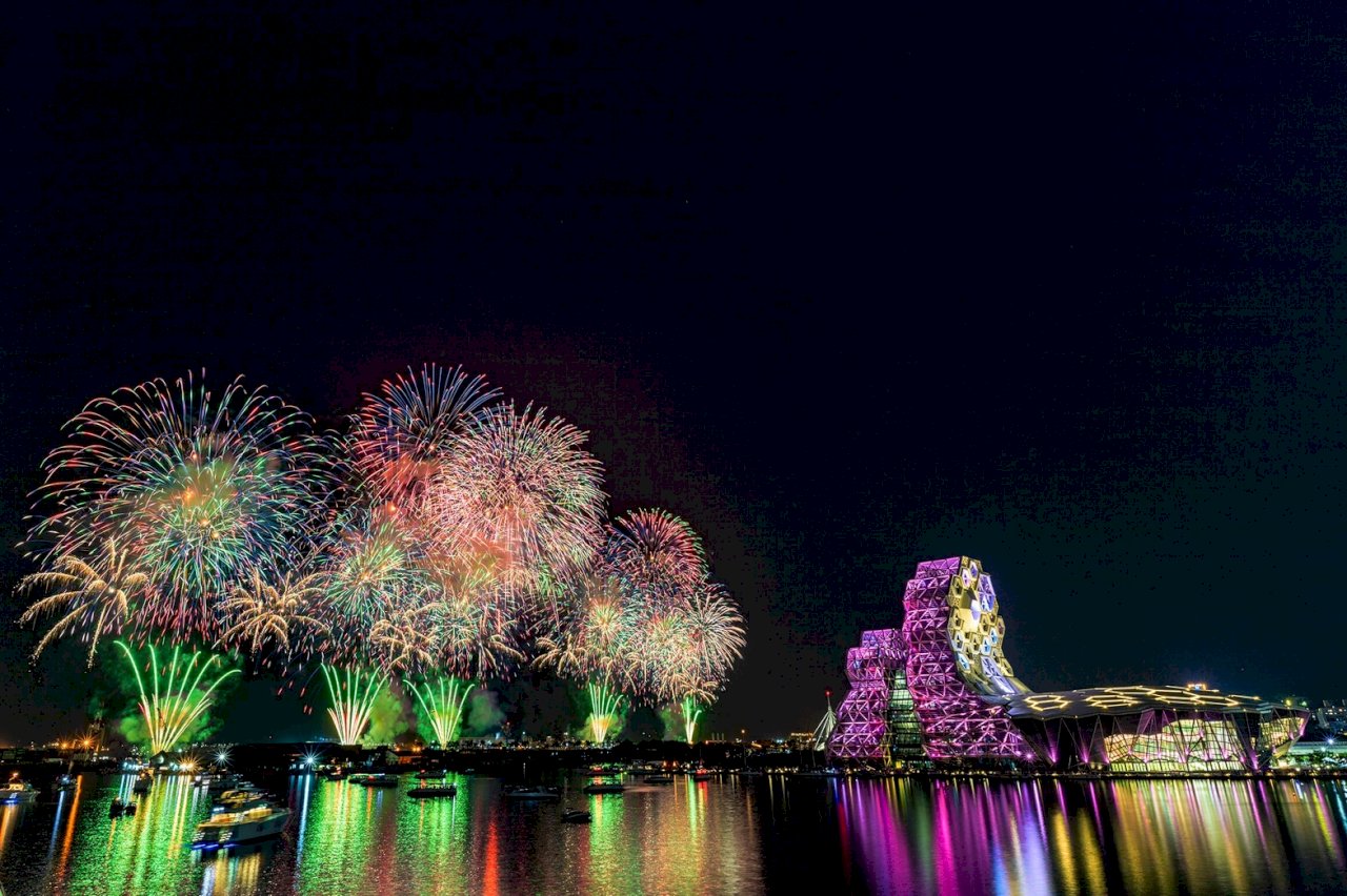 Feuerwerk am Nationalfeiertag in Kaohsiung (Foto: Stadtregierung Kaohsiung)