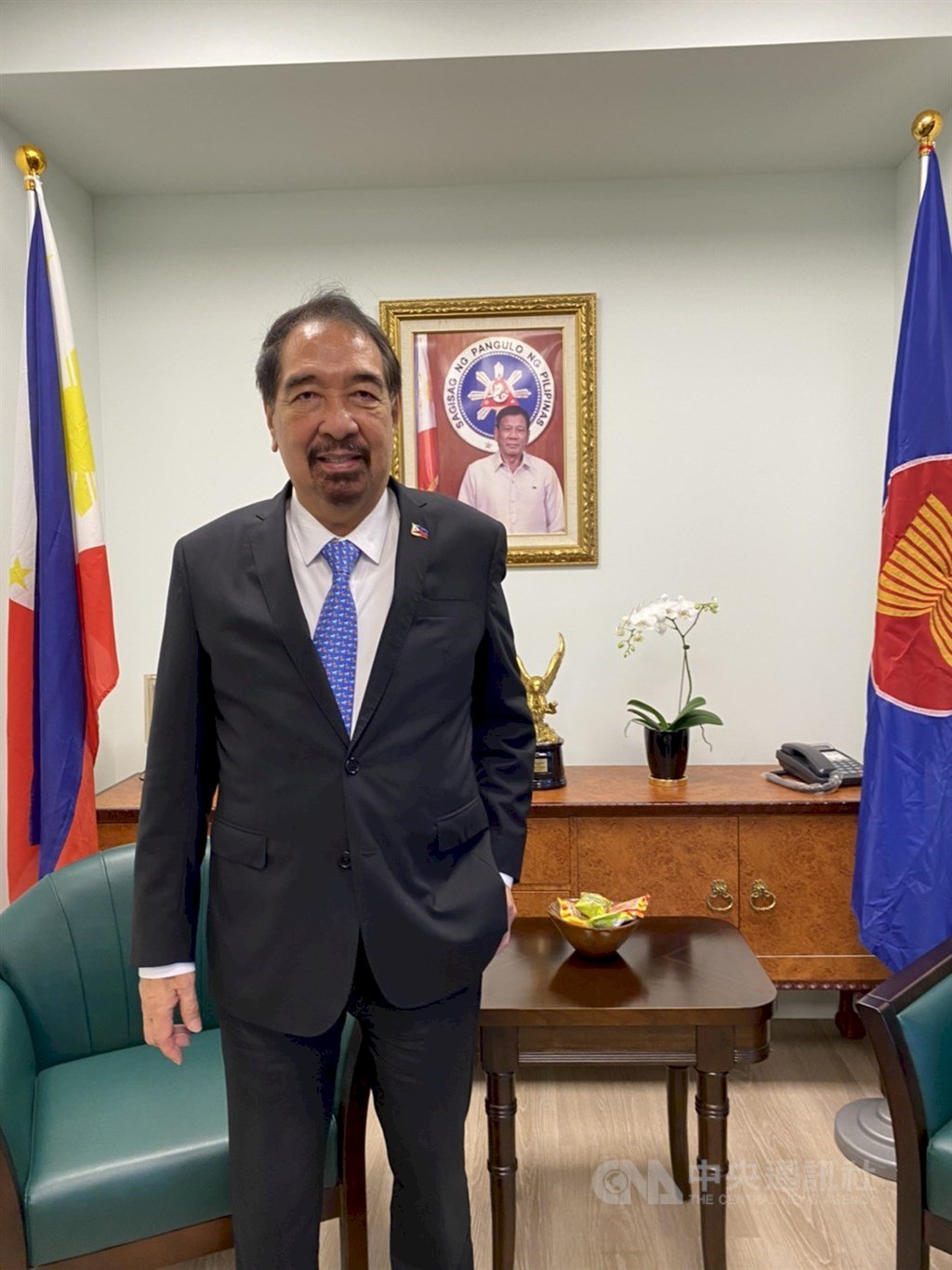 Gesandter der Philippinen fordert Abschaffung von Vermittlungsgebühr