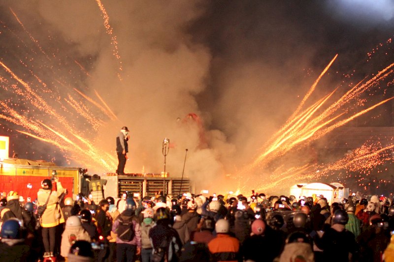 Das 'Bienenschwarmfeuerwerk' in Yanshui in Tainan am Laternenfest (Foto: CNA)