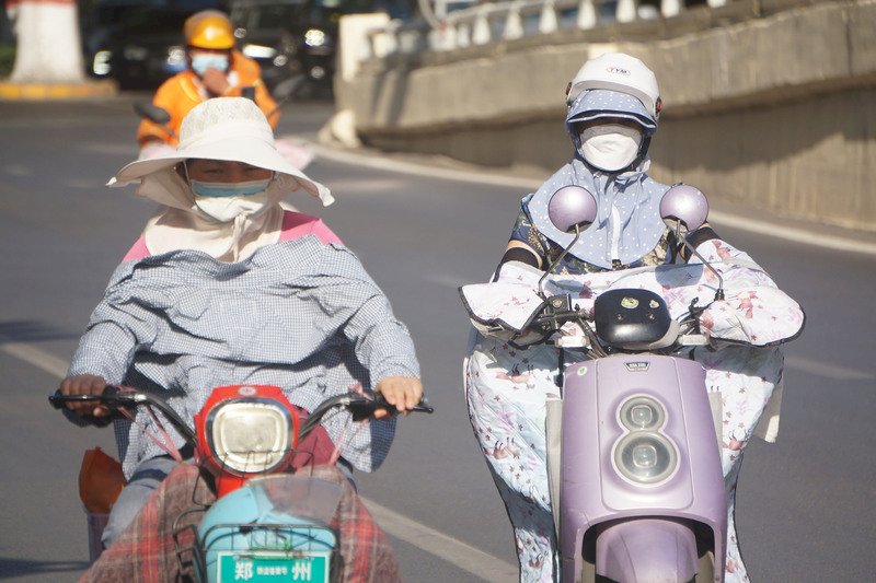 Sonnenschutz auf dem Motorroller (Foto: CNA)