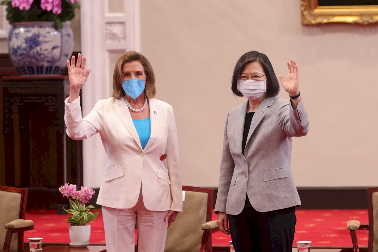 Die Vorsitzende des US-Repräsentantenhauses Nancy Pelosi und Präsidentin Tsai Ing-wen (Foto: Präsidialamt)