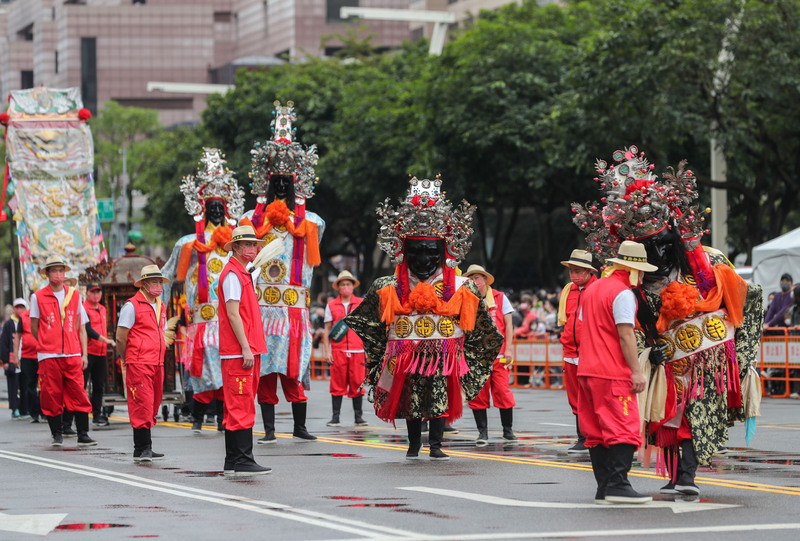 Zum offiziellen Auftakt des 'Taiwan Laternenfestes 2023' in Taipei fand am Nachmittag ein Umzug statt. Der Umzug wurde von der Ling-An Association angeführt. (Foto: CNA) Zum offiziellen Auftakt des 'Taiwan Laternenfestes 2023' in Taipei fand am Nachmittag ein Umzug statt. Der Umzug wurde von der Ling-An Association angeführt. (Foto: CNA)