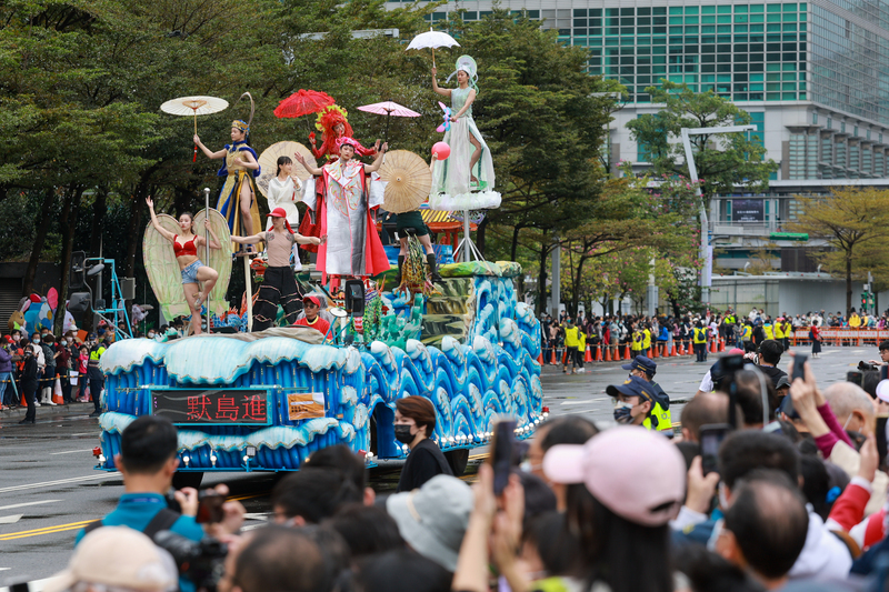 Zum offiziellen Auftakt des 'Taiwan Laternenfestes 2023' in Taipei fand am Nachmittag ein Umzug statt. (Foto: CNA) Zum offiziellen Auftakt des 'Taiwan Laternenfestes 2023' in Taipei fand am Nachmittag ein Umzug statt. (Foto: CNA)