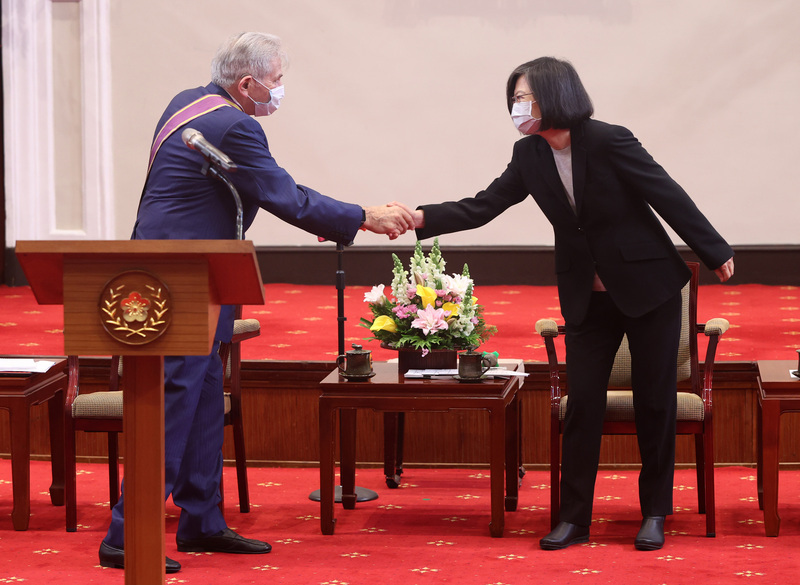 Präsidentin Tsai ehrt Paul Wolfowitz