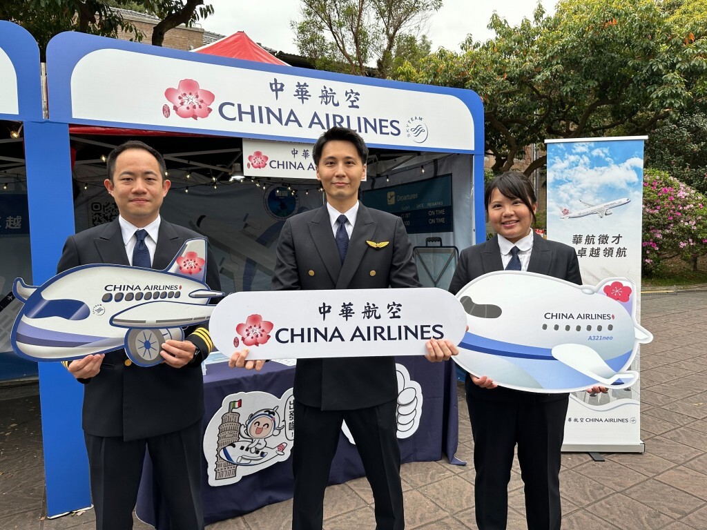 Taiwans China Airlines sucht 120 Piloten und andere BizNews