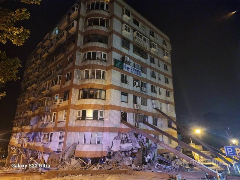 Erdbeben in Hualien lässt 2 Gebäude teilweise einstürzen, keine Verletzten.
