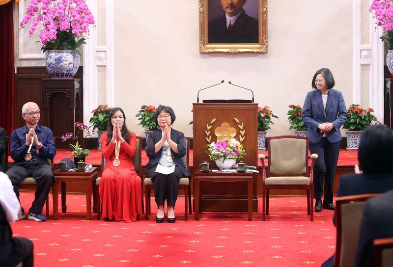 Präsidentin Tsai zeichnet 61„Modell-Arbeiter des Jahres