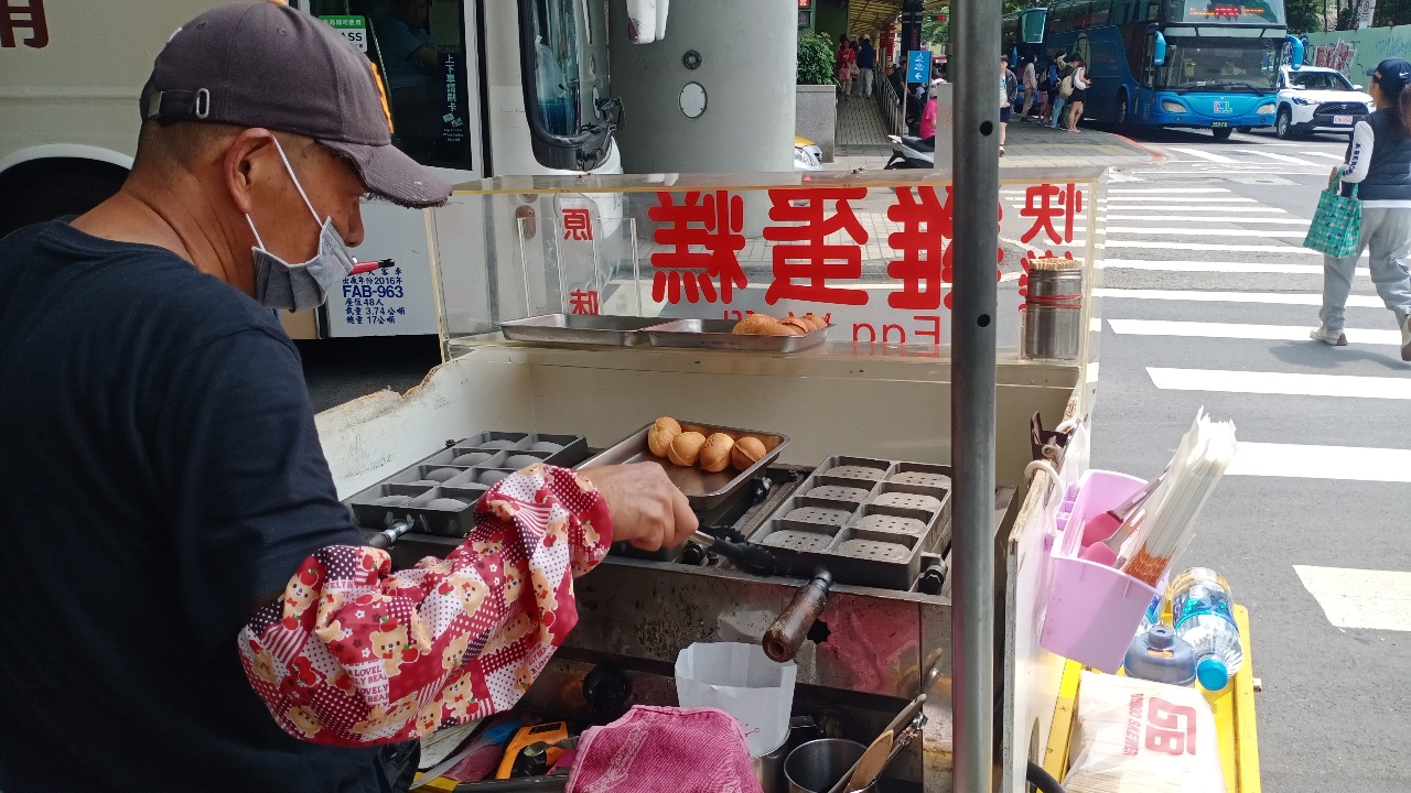 Straßenhändler und Garküchen: Jidangao und Chelunbing