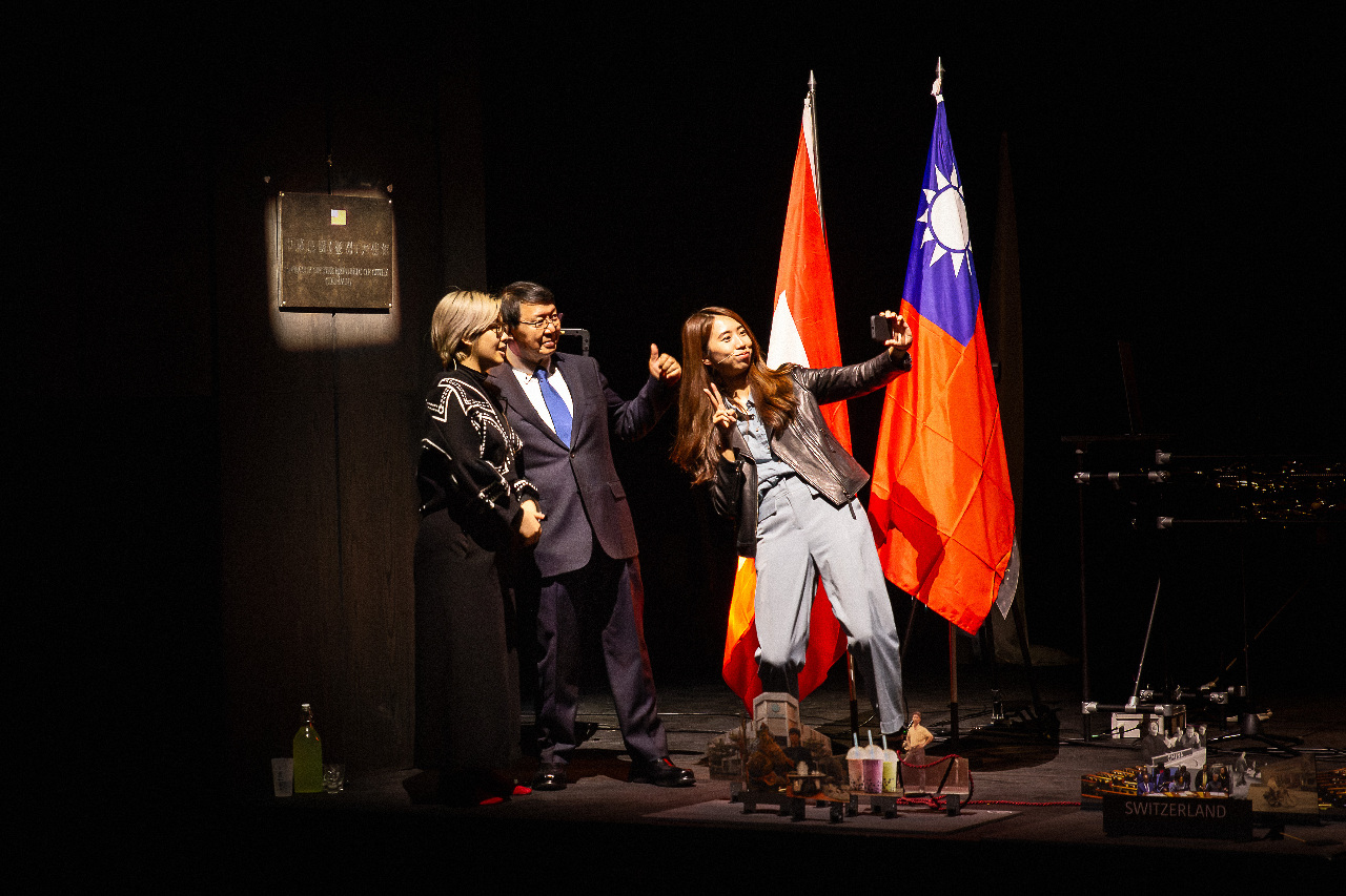 Dokumentarisches Theater: 