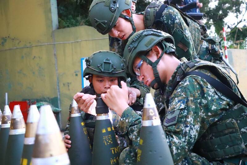 Wieviel soll Taiwan für Verteidigung ausgeben?
