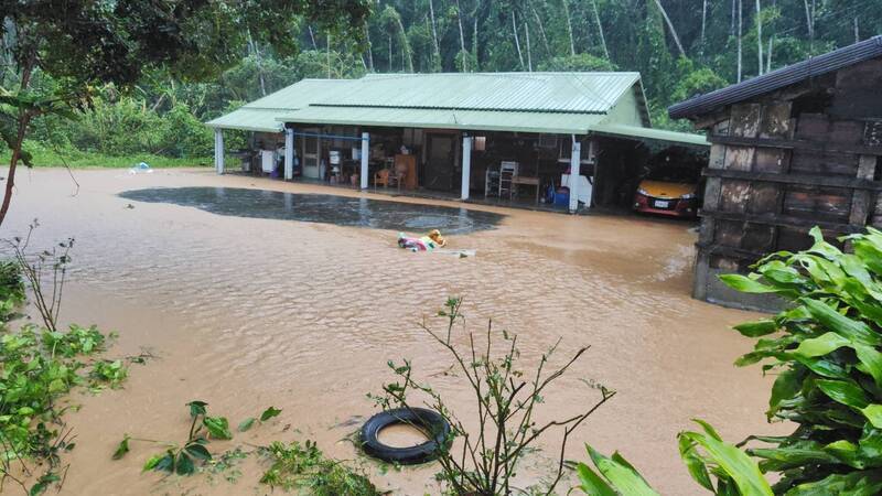 Starke Regenfälle verursachen Überschwemmungen im Landkreis Hualien (Foto: CNA) Starke Regenfälle verursachen Überschwemmungen im Landkreis Hualien (Foto: CNA)