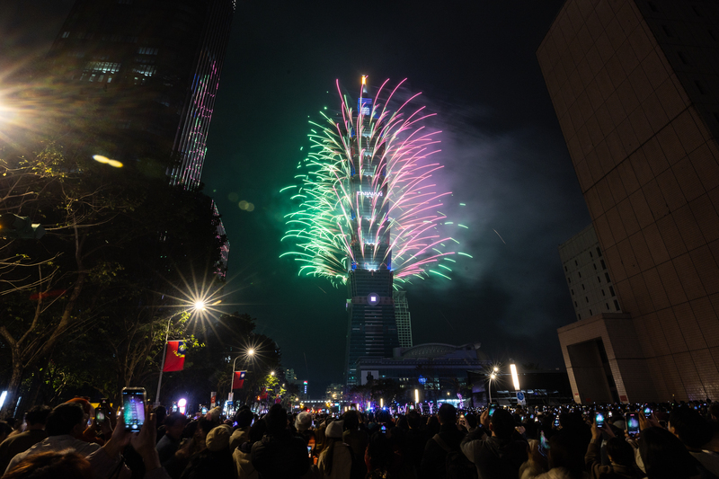 Countdown-Party der Stadt Taipei mit Feuerwerk am Taipei 101 (Foto: CNA) Countdown-Party der Stadt Taipei mit Feuerwerk am Taipei 101 (Foto: CNA)