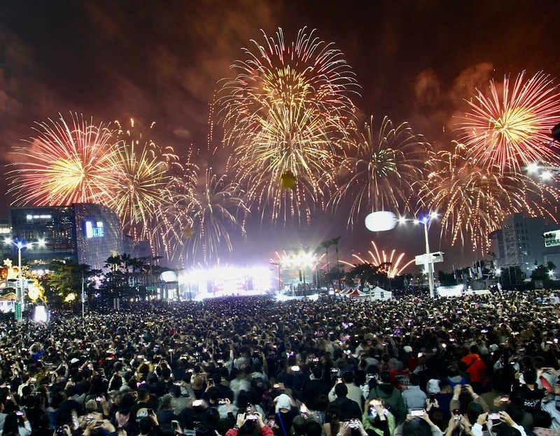 Countdown-Party der Stadt Kaohsiung mit Feuerwerk (Foto: CNA) Countdown-Party der Stadt Kaohsiung mit Feuerwerk (Foto: CNA)