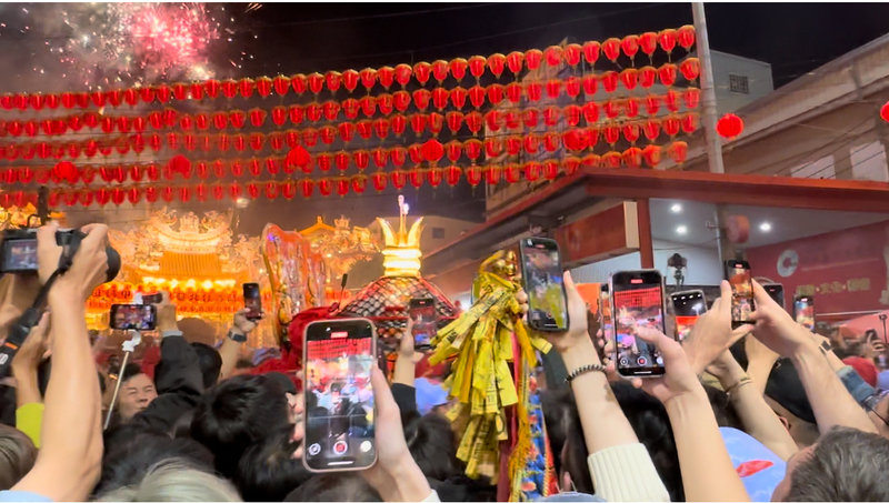 Freitagnacht hat die jährliche Mazu-Prozession des Dajia Jenn Lan Tempels in Taichung begonnen (Foto: CNA)