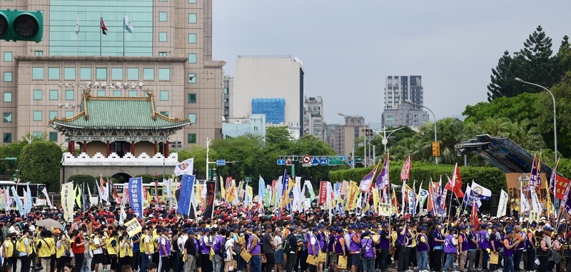 Kundgebung am Tag der Arbeit in Taipei (Foto: CNA) Kundgebung am Tag der Arbeit in Taipei (Foto: CNA)